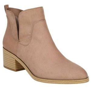 Fergie Womens Humor Mauve Micro Booties 7.5 M